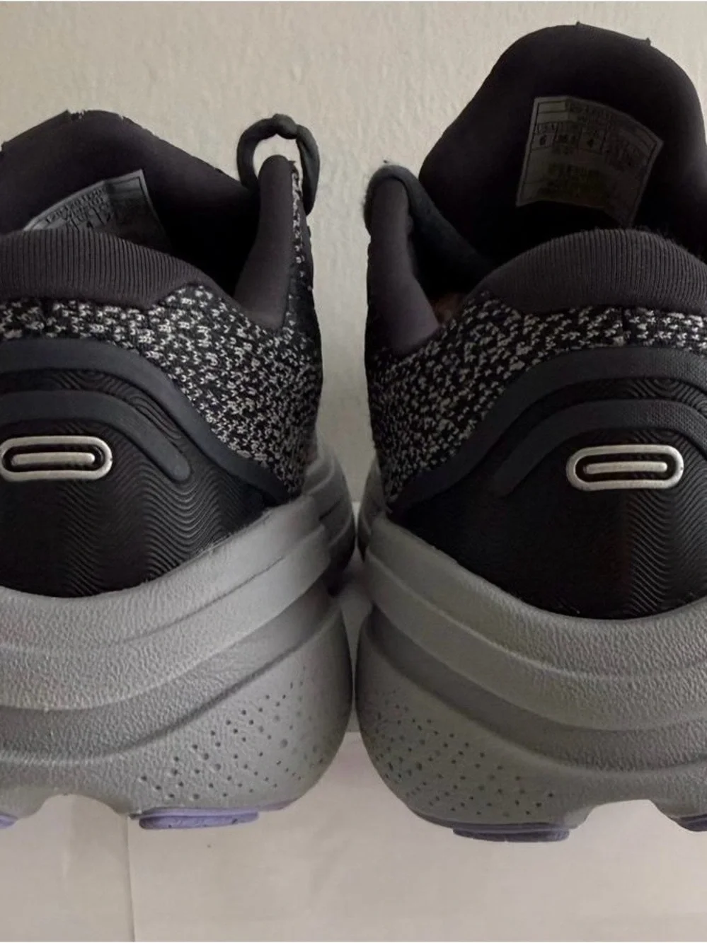 Brooks Ghost Max 2 Shoes Womens 6 D /Wide Gray Athletic Running Gym Sneakers